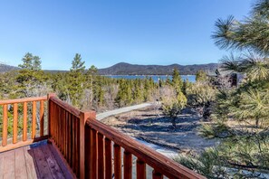 Property grounds - Large 5bedroom-Hot Tub-Pool Table-Walk to Village (Big Bear Lake)