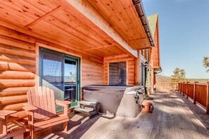 Terrace/patio - Large 5bedroom-Hot Tub-Pool Table-Walk to Village (Big Bear Lake)