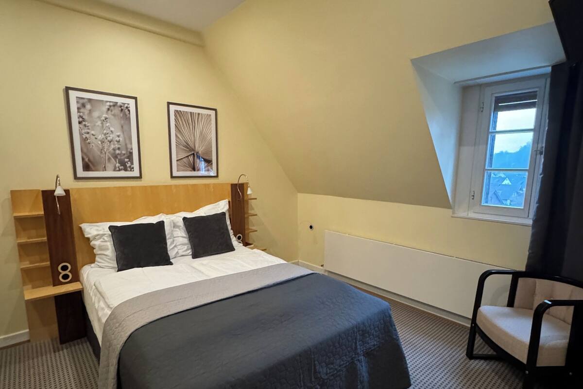 Desk, WiFi (free), bed sheets
