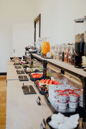 A buffet setup with various food items and beverages. - Villa Weißer Berg (Neuwied)