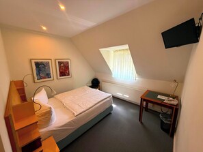 베이직 싱글룸, 정원 전망 | 책상, 무료 WiFi