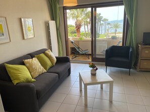 Living area - Studio seafront Saint Raphaël carré d'or (Saint-Raphaël)