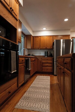 Mikroaaltouuni, uuni, liesi, astianpesukone