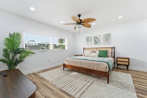 4 Schlafzimmer, Schreibtisch, Bügeleisen/Bügelbrett, WLAN