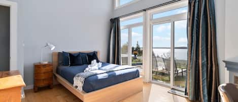 Escritorio, wifi, ropa de cama