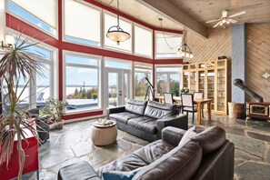 电视、壁炉、立体声音响