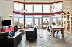 电视、壁炉、立体声音响