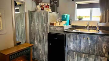 Fridge, microwave, coffee/tea maker, toaster