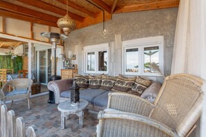 Terrace/patio - Apartment with Sea View and Pool, Wi-Fi Included (La Sabinita)