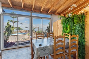 Dining - Apartment with Sea View and Pool, Wi-Fi Included (La Sabinita)