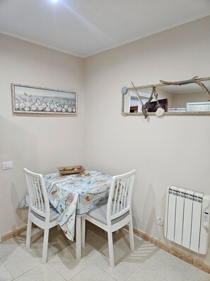 Dining - Holiday Home 'With Terrace' with Wi-Fi (La Sabinita)