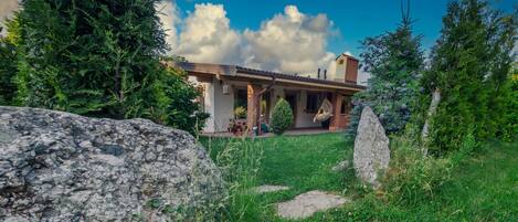 Konaklama yerinin ön cephesi