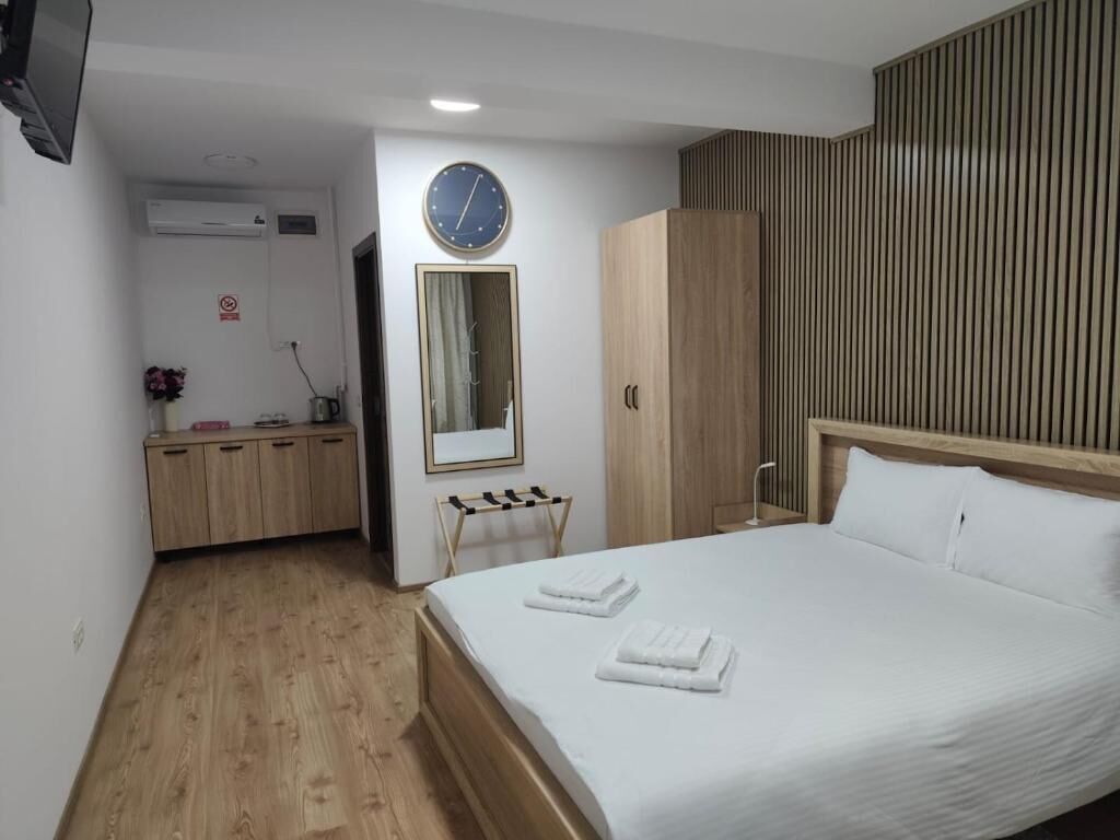 Double Room, Balcony, Courtyard View | Laptop workspace, iron/ironing board, free WiFi