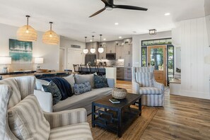 TV, offices - Coastal Cottage- Beautiful 2bdr OF- Cart Included (Daufuskie Island)