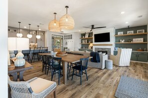 Dining - Coastal Cottage- Beautiful 2bdr OF- Cart Included (Daufuskie Island)
