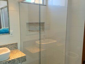 Shower, towels - Loft Moriá Penthouse · Ocean View, Fireworks, New Year's Eve Shows (Arraial do Cabo)