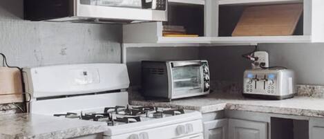 Micro-ondes, four, plaque de cuisson, lave-vaisselle