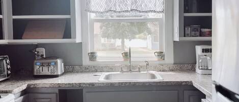 電子レンジ、オーブン、コンロ、食器洗い機