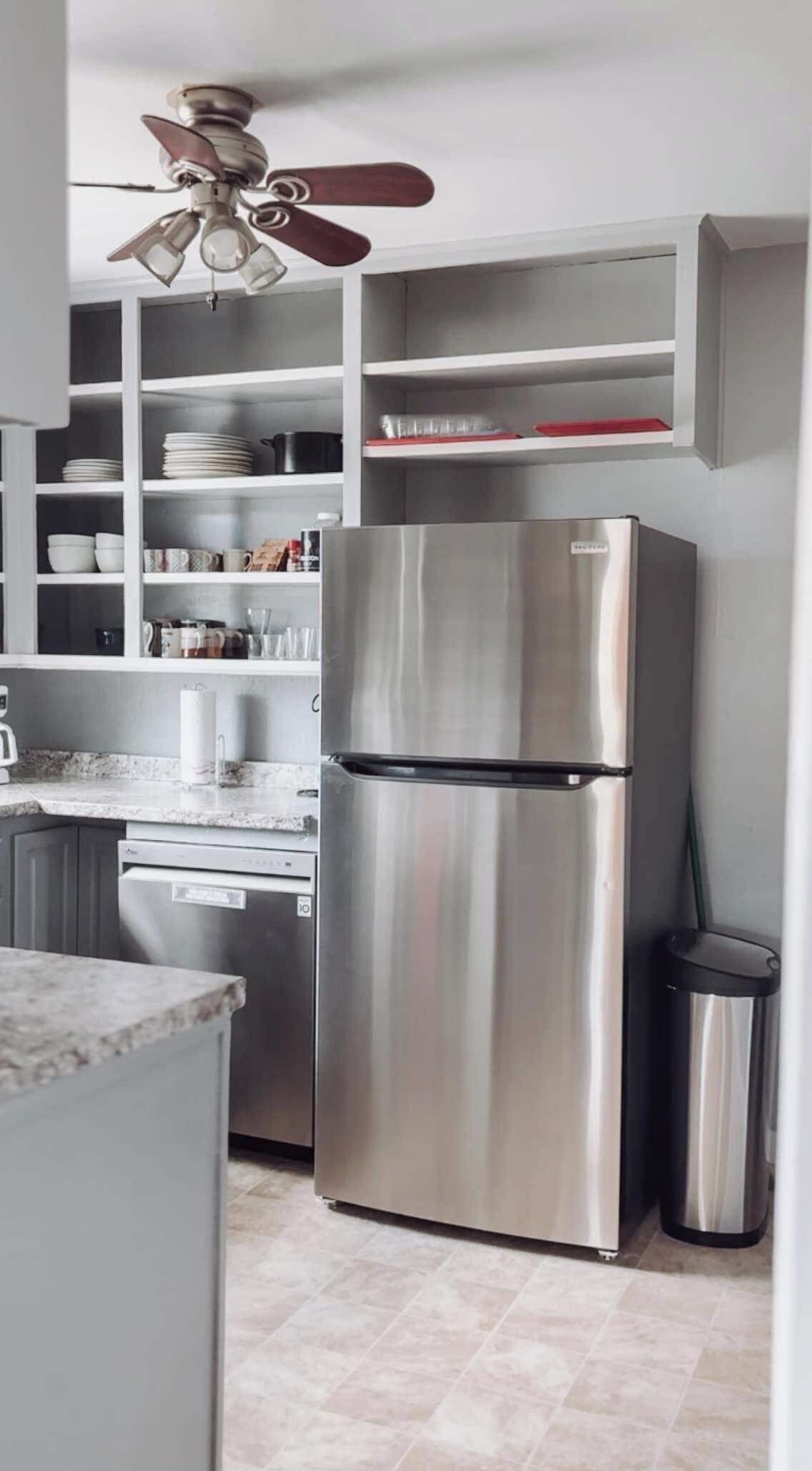 Microondas, horno, parrilla de estufa y lavavajillas 