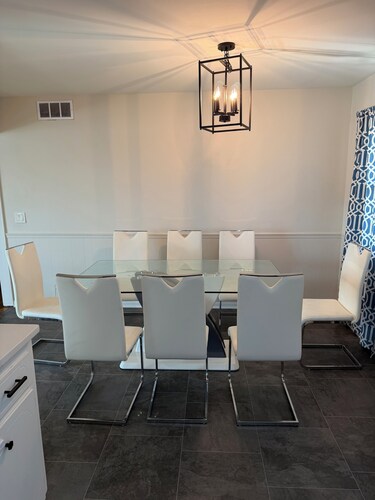 Large roomy 4-bedroom house near Aksarben Shopping Center