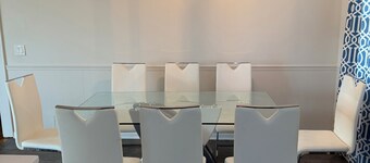 Large roomy 4-bedroom house near Aksarben Shopping Center