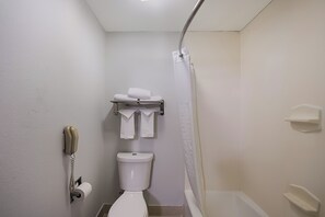 Hair dryer, towels, soap, toilet paper - Cozy Suite in Heart of DFW - All amenities Included (Irving)