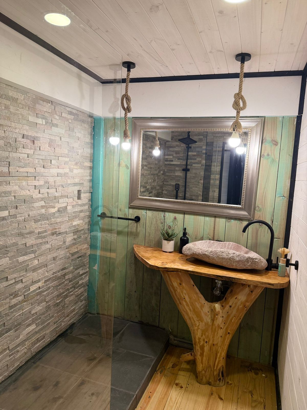 Studio Suite, 1 King Bed, Partial Ocean View | Bathroom | Hair dryer, towels, soap, shampoo