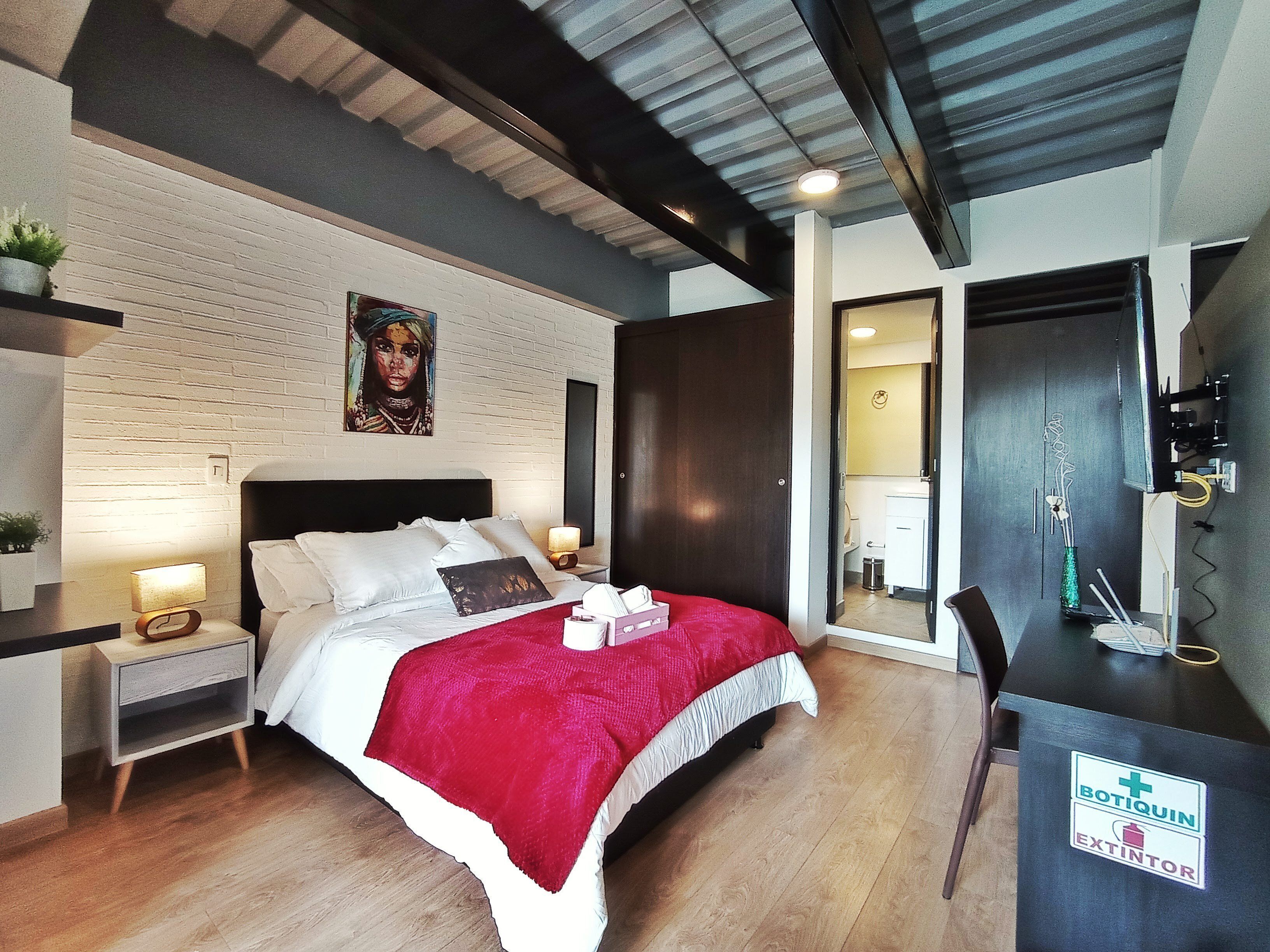 Arbetsyta för laptop och gratis wi-fi