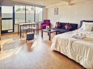 Laptop workspace, free WiFi - San Felipe (Bogotá)