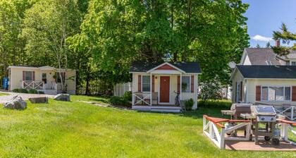 Gallagher`s Travels Cabin 2 Two Bedroom King/Queen