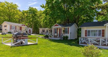 Gallagher`s Travels Cabin 4 (2 Bedroom king/Queen)