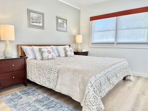 1 bedroom, WiFi, bed sheets - Gallagher`s Travels Room 15 (King Suite) (Bar Harbor)