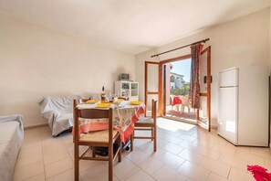 Apartment, 1 Bedroom, Patio, Garden View | Dining room - San Teodoro Flat Steps From the Beach (San Teodoro)