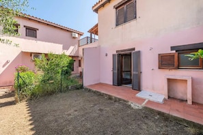 Appartement, 1 chambre, patio, vue jardin | Extérieur