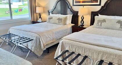 Gallagher`s Travels Room 14 (Two Queen Beds)