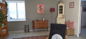 Interior - In the quiet countryside, single-storey house (Mouilleron-le-Captif)