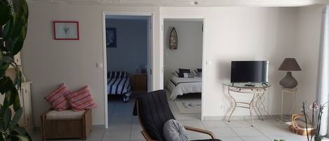 Iron/ironing board, free WiFi