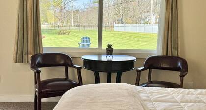 Gallagher`s Travels Room 12 (King Bed)