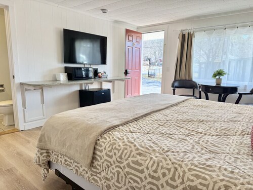 Gallagher`s Travels Room 12 (King Bed)