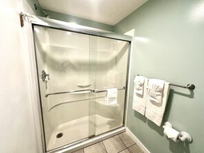 Hair dryer - Gallagher`s Travels Room 12-A (King Bed) (Bar Harbor)