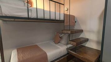 Caja de seguridad en la habitación y escritorio