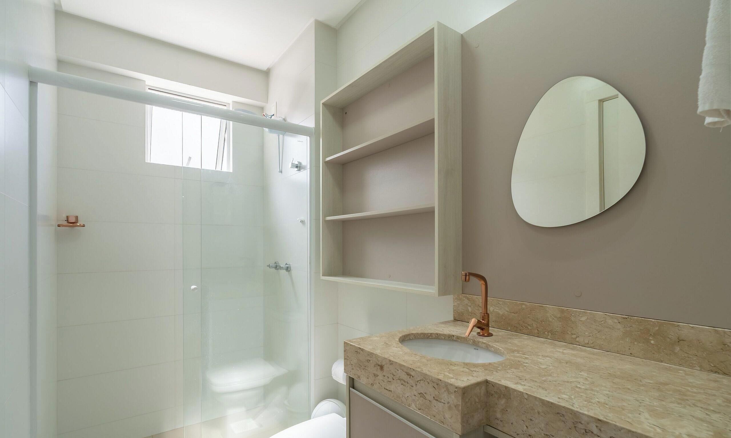 Basic Apartment | Bathroom | Shower