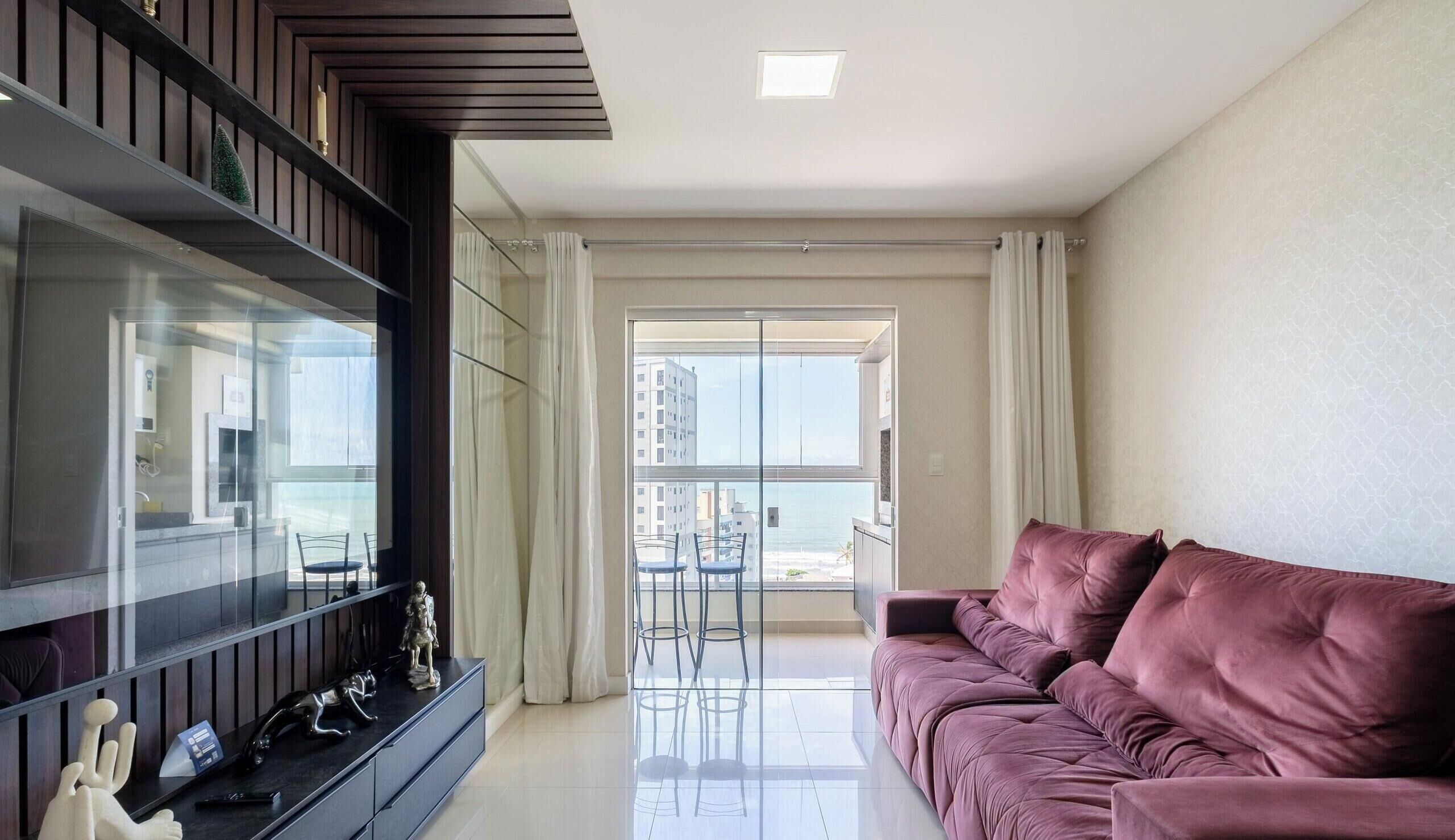 Apartamento básico | Zona de estar | Smart TV de 32 pulgadas con canales digitales