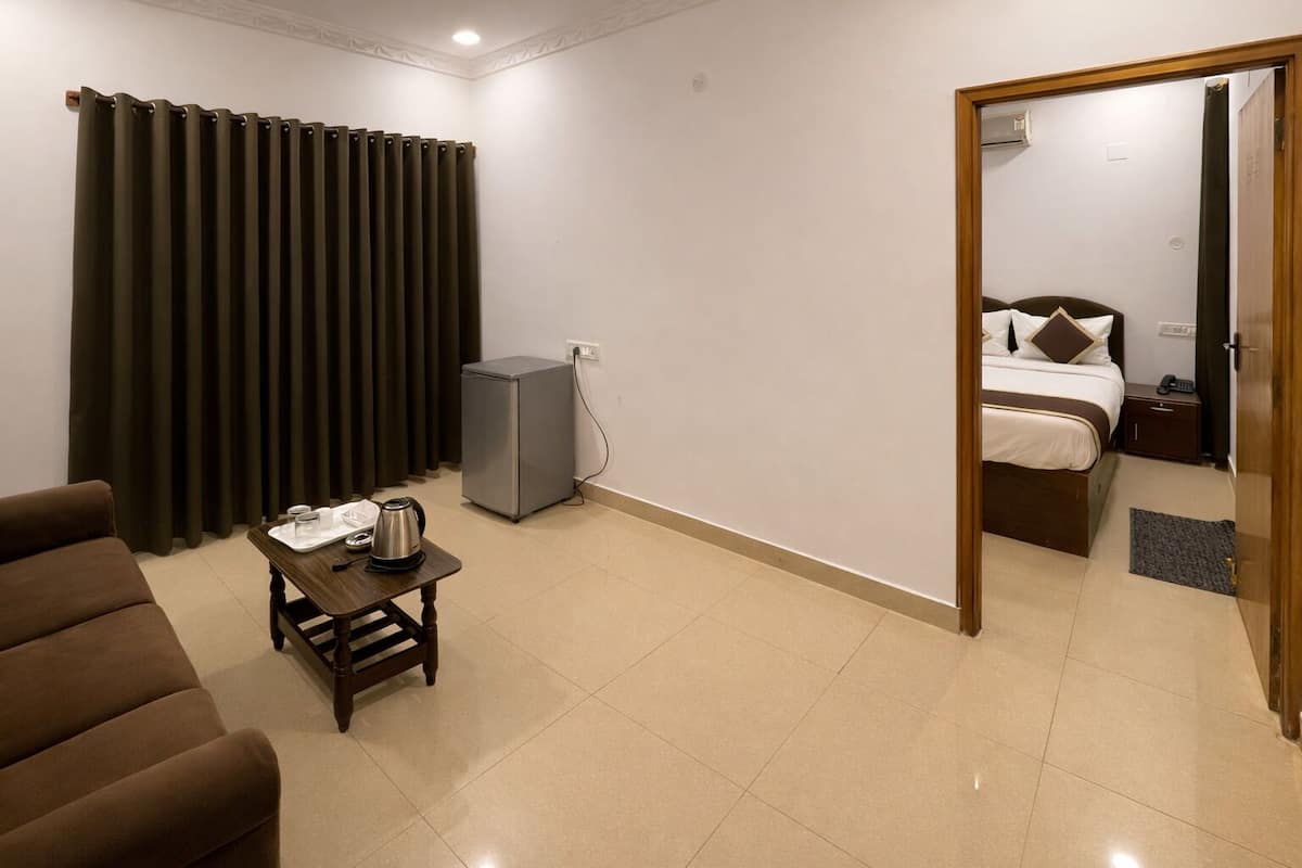 Deluxe kamer, balkon | Een bureau, een laptopwerkplek, gratis wifi