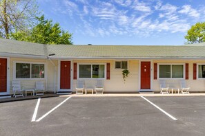 Exterior - Gallagher`s Travels Room 9 (Two Queen Beds) (Bar Harbor)