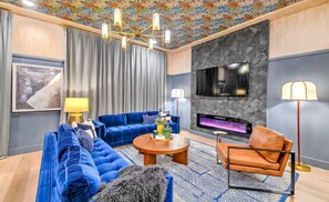 TV, fireplace