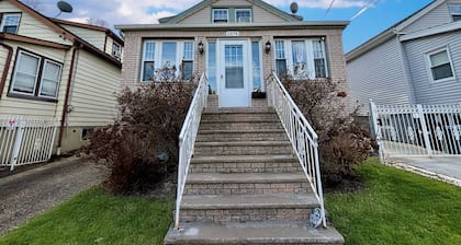 Fully Equipped 3 beds w/ Parking • Near NYC & Newark Airport