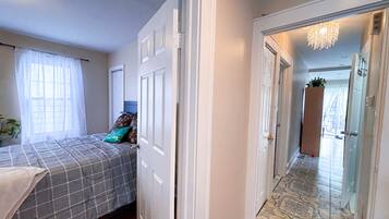 2 bedrooms, desk, iron/ironing board, travel cot