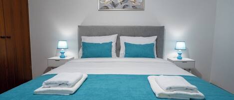 2 habitaciones, tabla de planchar con plancha, wifi y ropa de cama