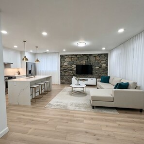 Luxury Apartment | Living area - Luxury 1BR located in Prime Yonkers Area (Yonkers)